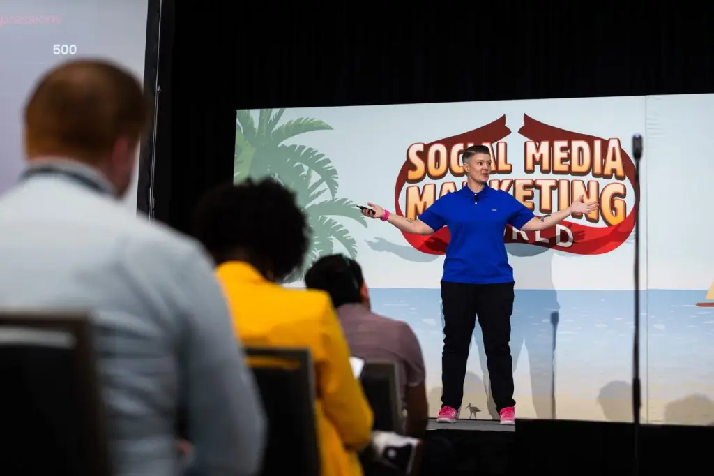 MICHELLE J RAYMOND KEYNOTE SPEAKER SOCIAL MEDIA MARKETING WORLD