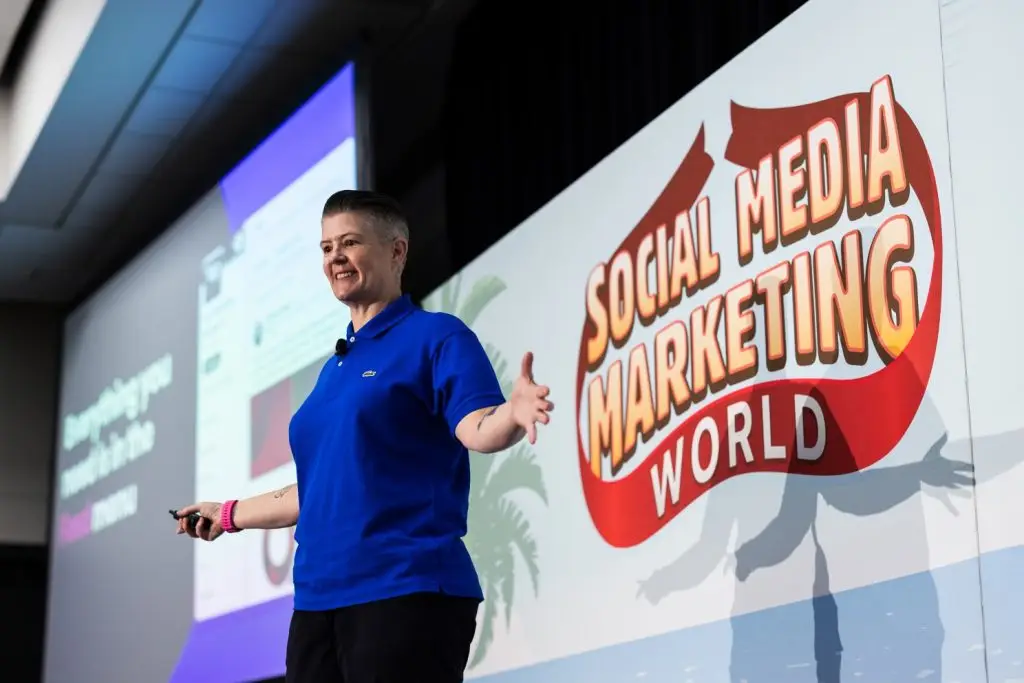 MICHELLE J RAYMOND LINKEDIN EXPERT PRESENTING AT SOCIAL MEDIA MARKETING WORLD